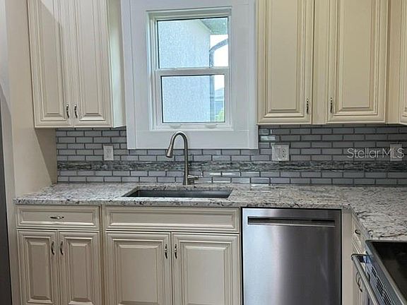 4th image of 2255 Ribble St