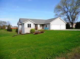 N6933 Karen Ann Dr, Pardeeville, WI 53954