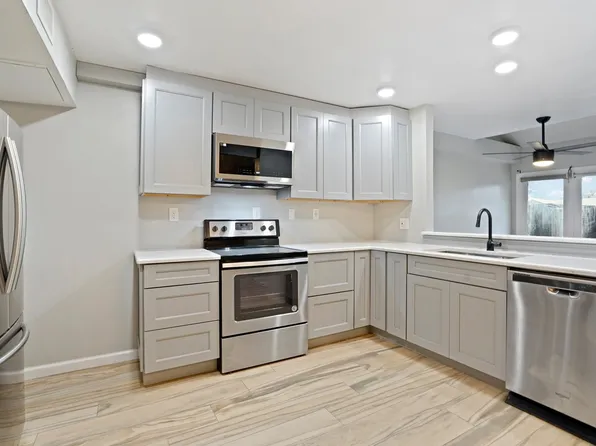 5 Oakbrook Dr, Lewisville, TX 75057