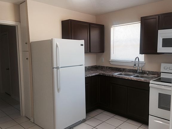 3rd image of 23 Byron Ellinor Dr #B