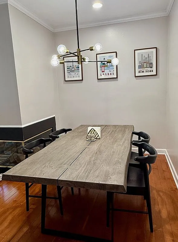 3 bed, 4.0 bath, 2060 sqft, $3,250 — Photo 4