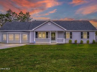 301 Foxtrace Ln, Hubert, NC 28539