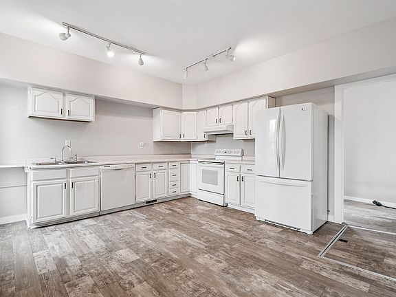 5th image of 1505 Montrose Ter