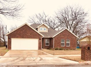 1015 S Swanner Dr, Howe, TX 75459