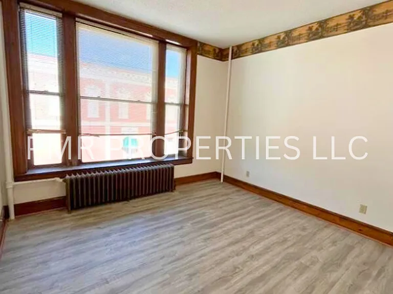 400 E Coolbaugh St — Photo 3