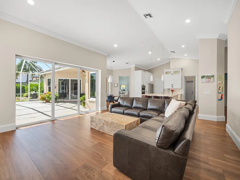 9676 Eagle Point Ln — Photo 11