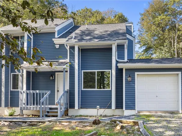 1070 Seven Nations Dr, Tobyhanna, PA 18466