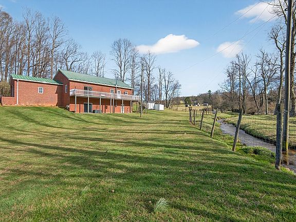 4th image of 1018 Skyview Dr