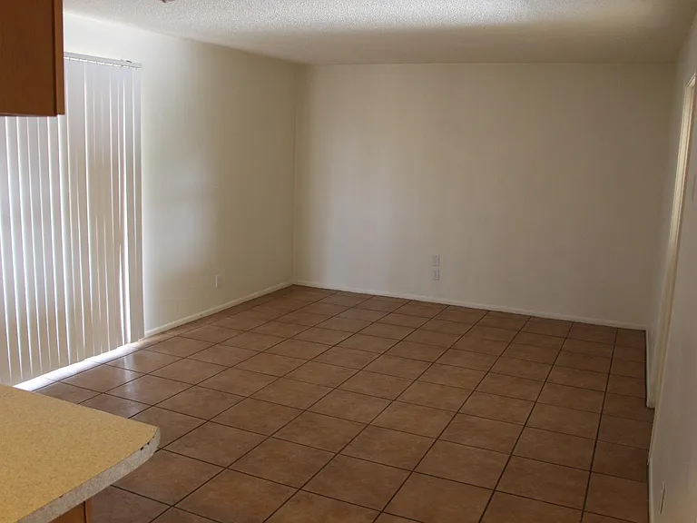 1418 S Beck Ave — Photo 8
