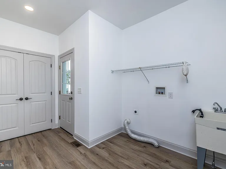 411 James St — Photo 30