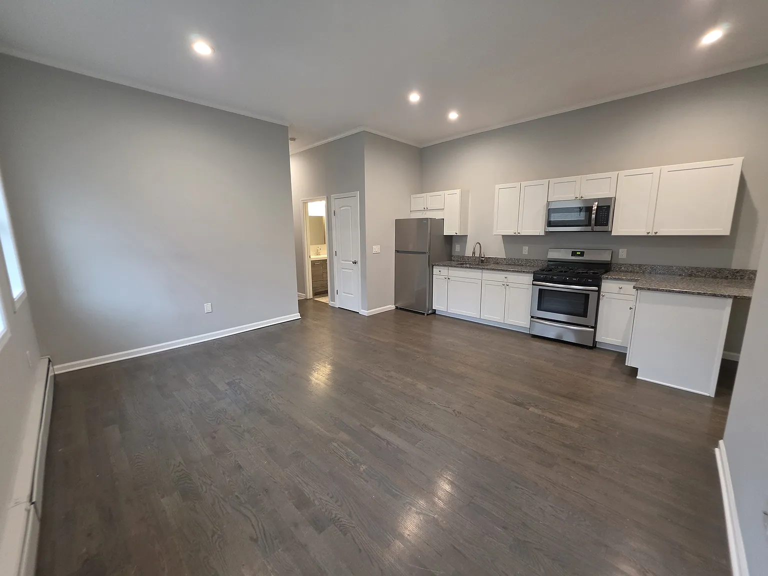 3 bed, $2,100 — Photo 3