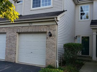 929 Creekside Ct, Lombard, IL 60148