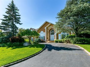 10 Shannon Dr, Woodbury, NY