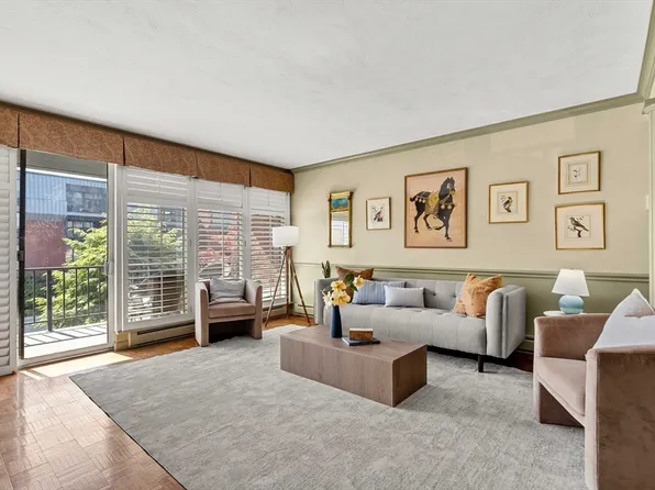 75 Grove St APT 225, Wellesley, MA 02482