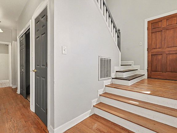 5th image of 121 Marquette Dr