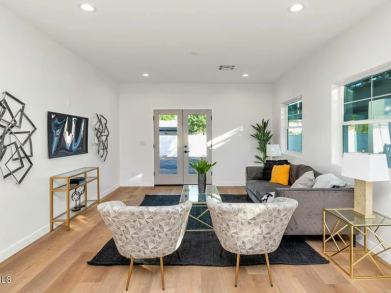 938 E Coronado Rd — Photo 18