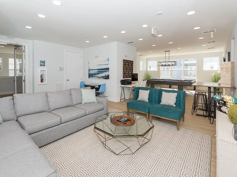 Diamond North Apartments — Photo 7