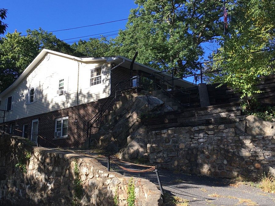2nd image of 306 Squaw Trl
