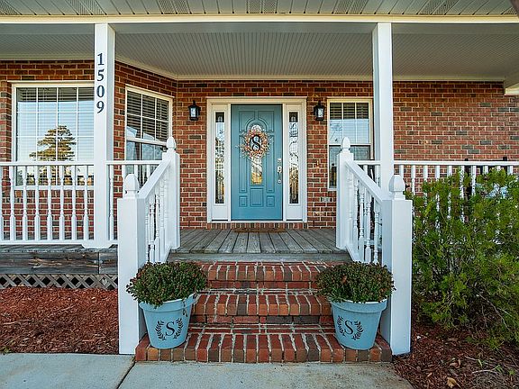 2nd image of 1509 Dills Creek Ln