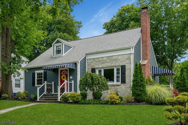 1st image of 7 Hawthorne Ave