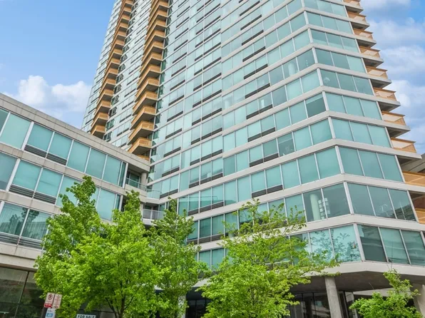 1720 Maple Ave APT 205, Evanston, IL 60201