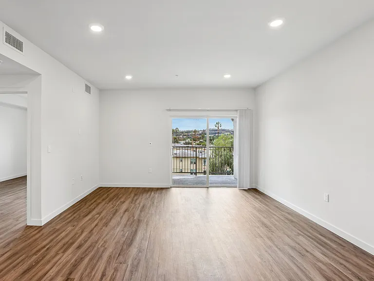 Cloud Nine Luxury Apartments — Photo 8