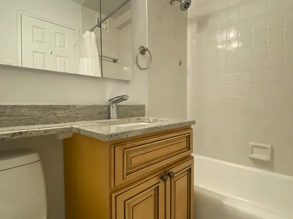 61-20 Grand Central Parkway image 6 of 14