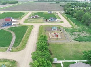 104 Pine Dr, Hankinson, ND 58041
