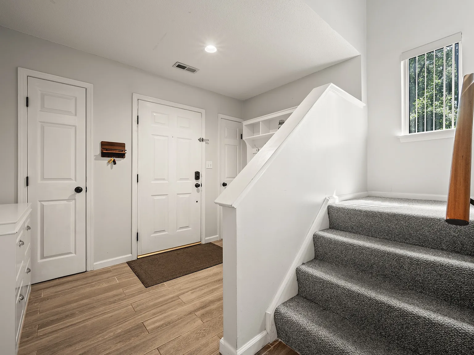 3 bed, 1342 sqft, $3,000 — Photo 3