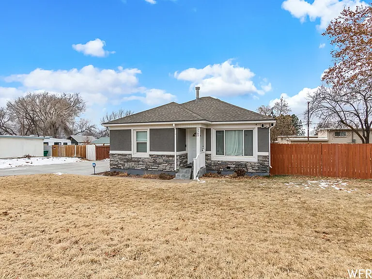 5565 S 2300 W — Photo 1