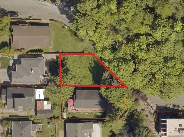 5205 SW Canada Dr, Seattle, WA 98136