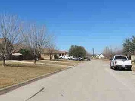 Exterior Neighborhood (street photo)