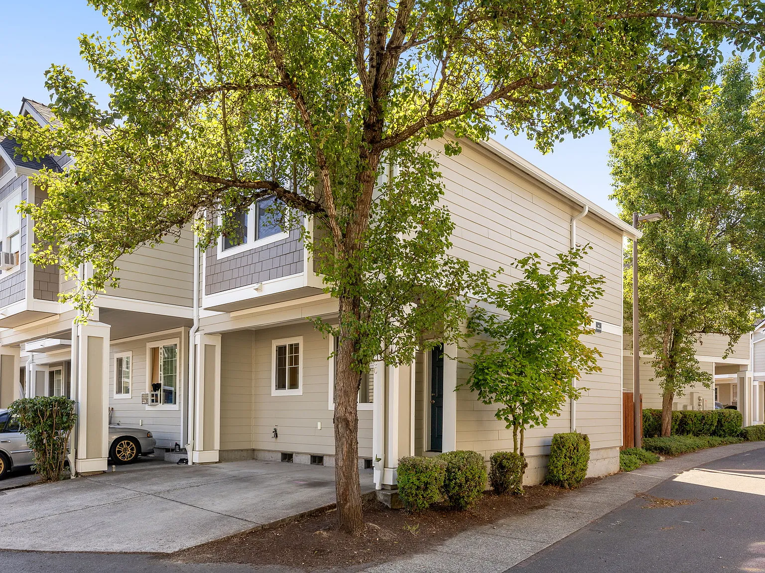 8630 NE Hyde Park Ln — Photo 2