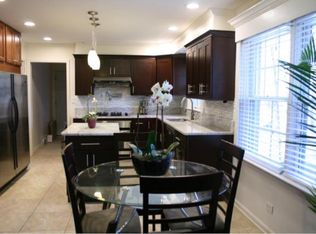 1297 Burr Oak Rd, Lake Forest, IL 60045