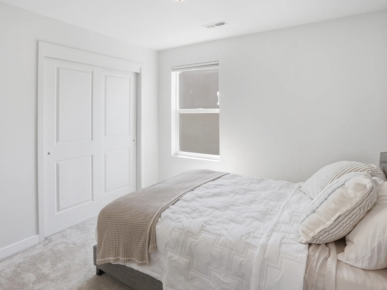 3 bed, 2.5 bath, 1779 sqft, $1,050 — Photo 2