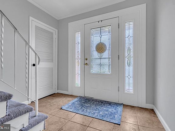 4th image of 608 Arlington Rd