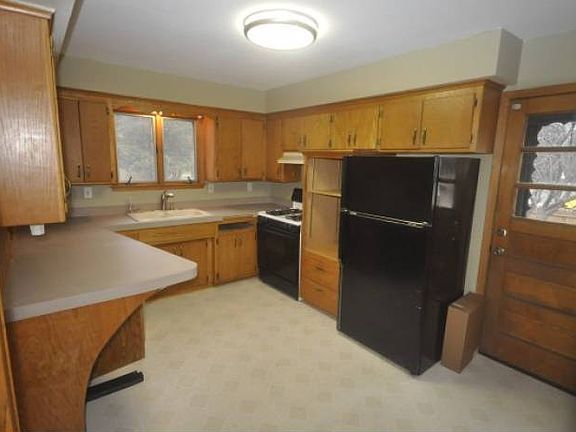 4th image of 856 21st Ave N