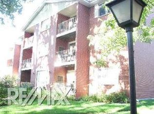 382 Oak Trails Rd APT 102, Des Plaines, IL 60016