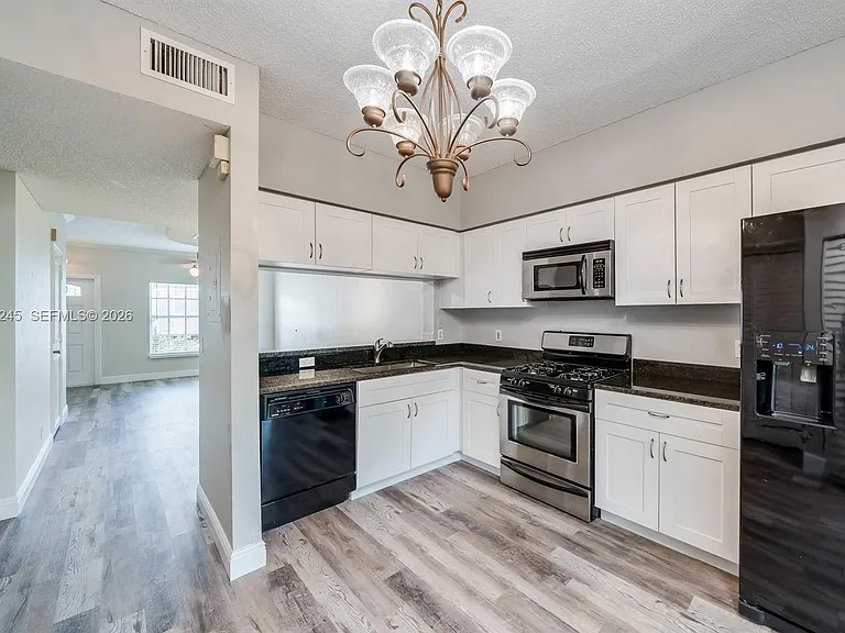8040 Sanibel Dr #8040 — Photo 5