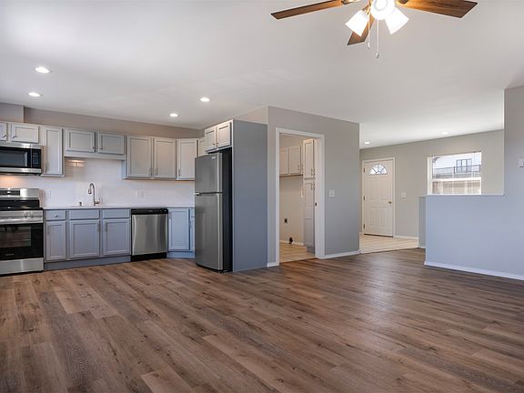 5th image of 406 22nd Ave W