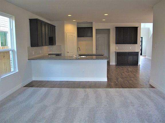 4th image of 40615 Guillemont Ln