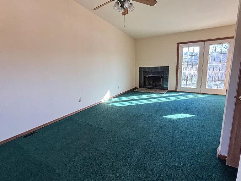 284 Jefferson St — Photo 6