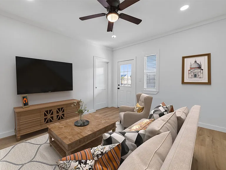2202 Hutchins St #D — Photo 17