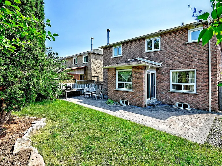 35 Dakin Dr — Photo 47