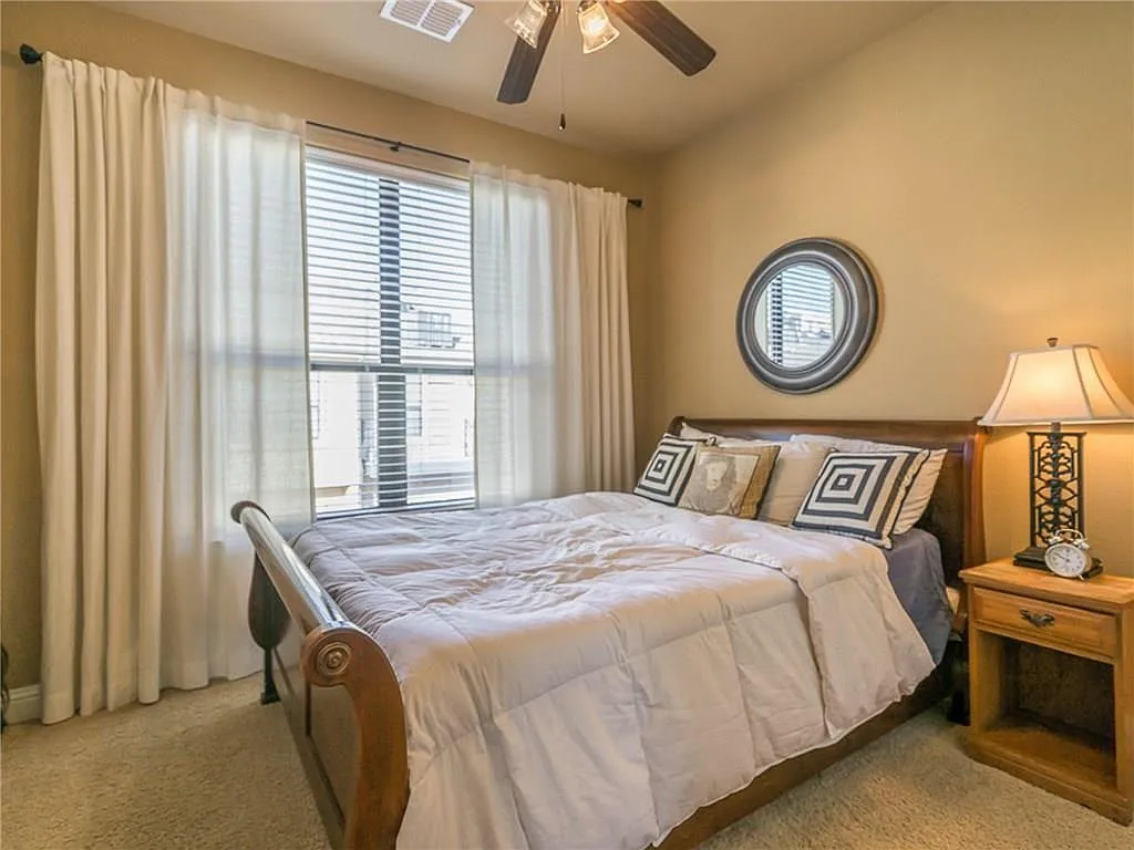 3 bed, 2.5 bath, 1739 sqft, $2,950 — Photo 4