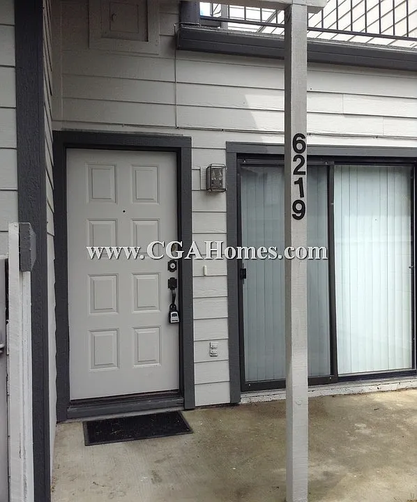 6219 Oak Valley Ln