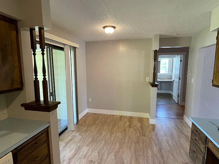 8921 E Broadway Ave — Photo 5