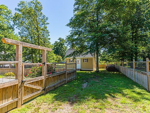 5th image of 10222 Finlandia Ln