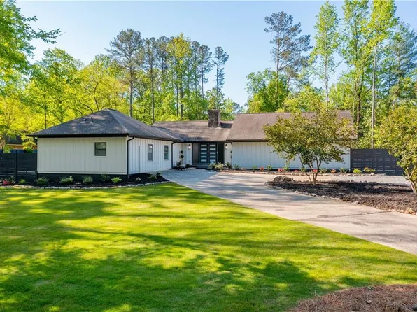 295 Hollyberry Dr, Roswell, GA 30076