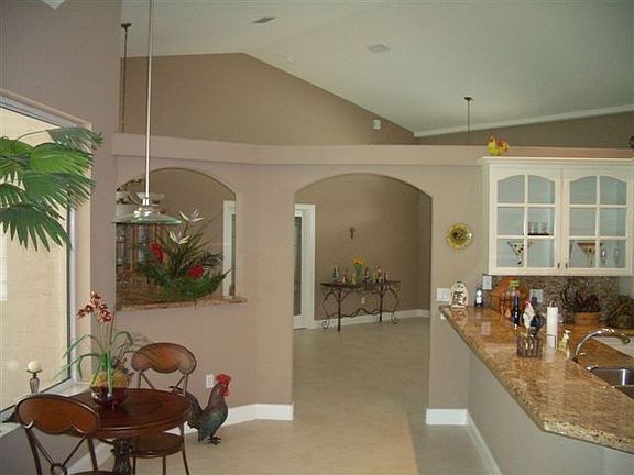 4th image of 62 Woodbury Dr